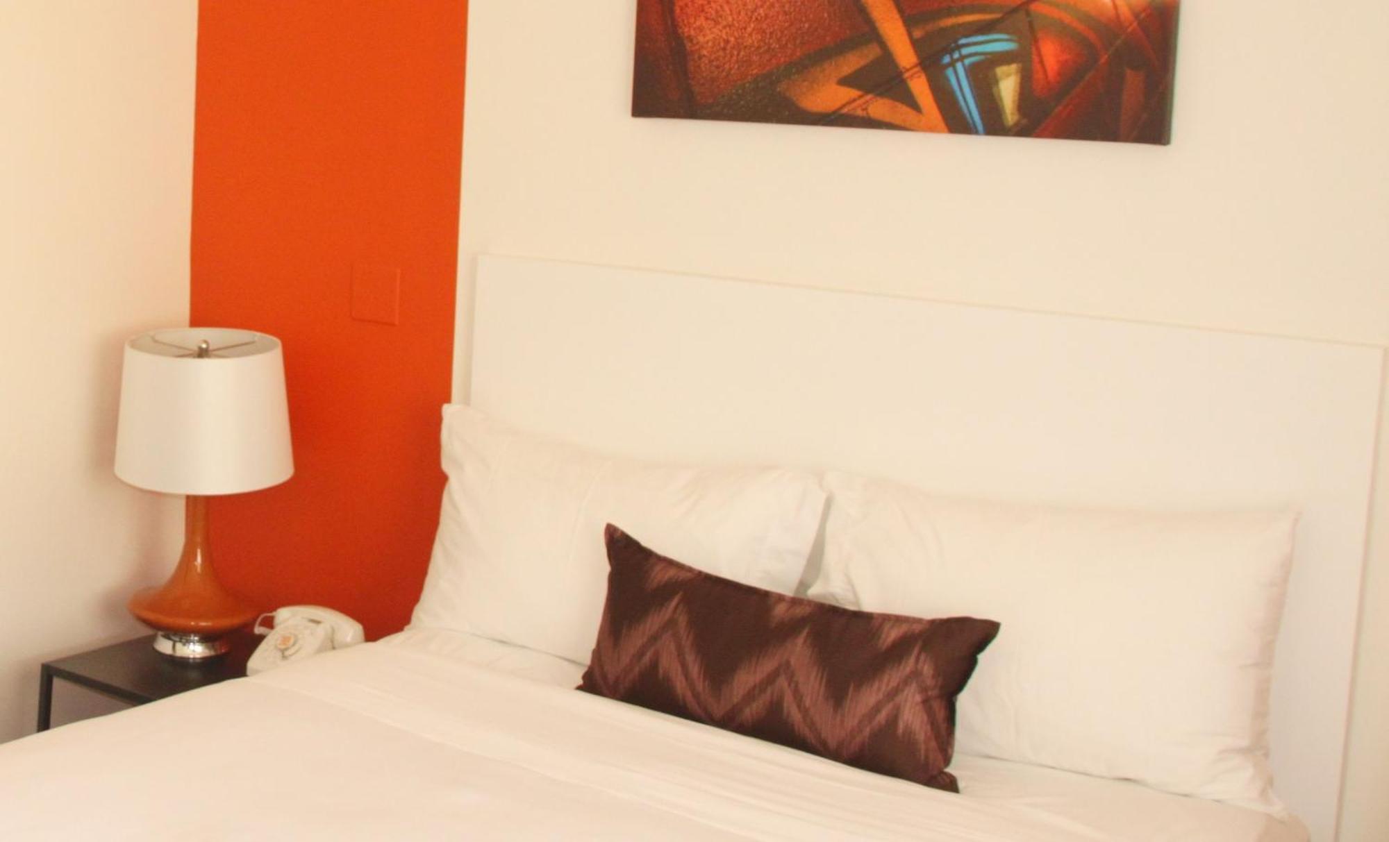 Hotel Zed เคโลว์นา ภายนอก รูปภาพ