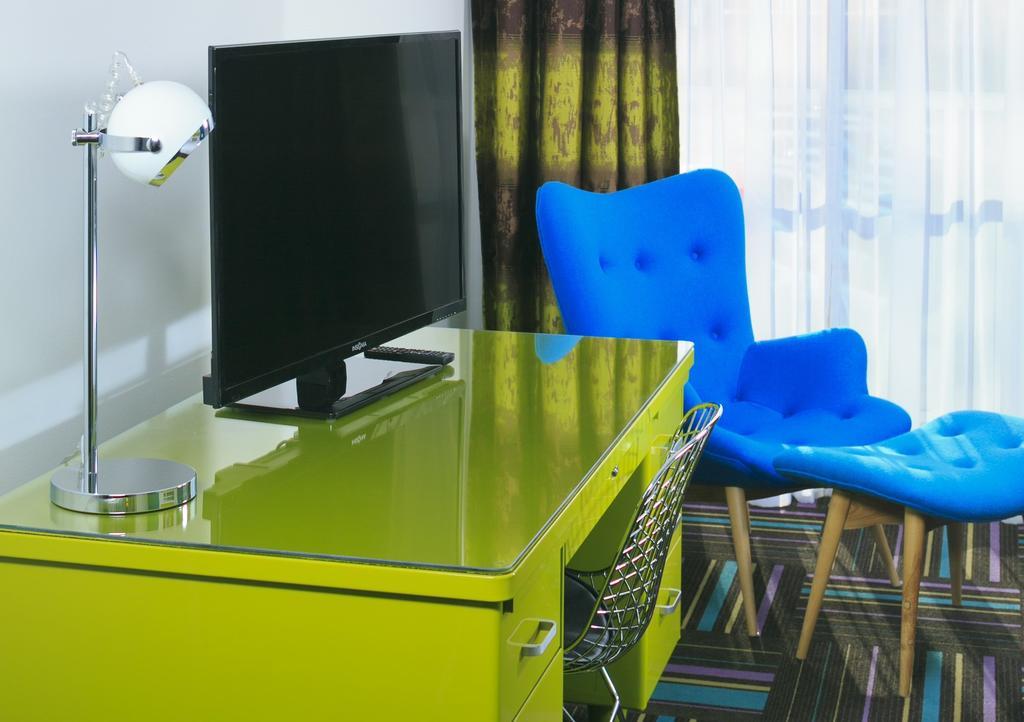 Hotel Zed เคโลว์นา ภายนอก รูปภาพ