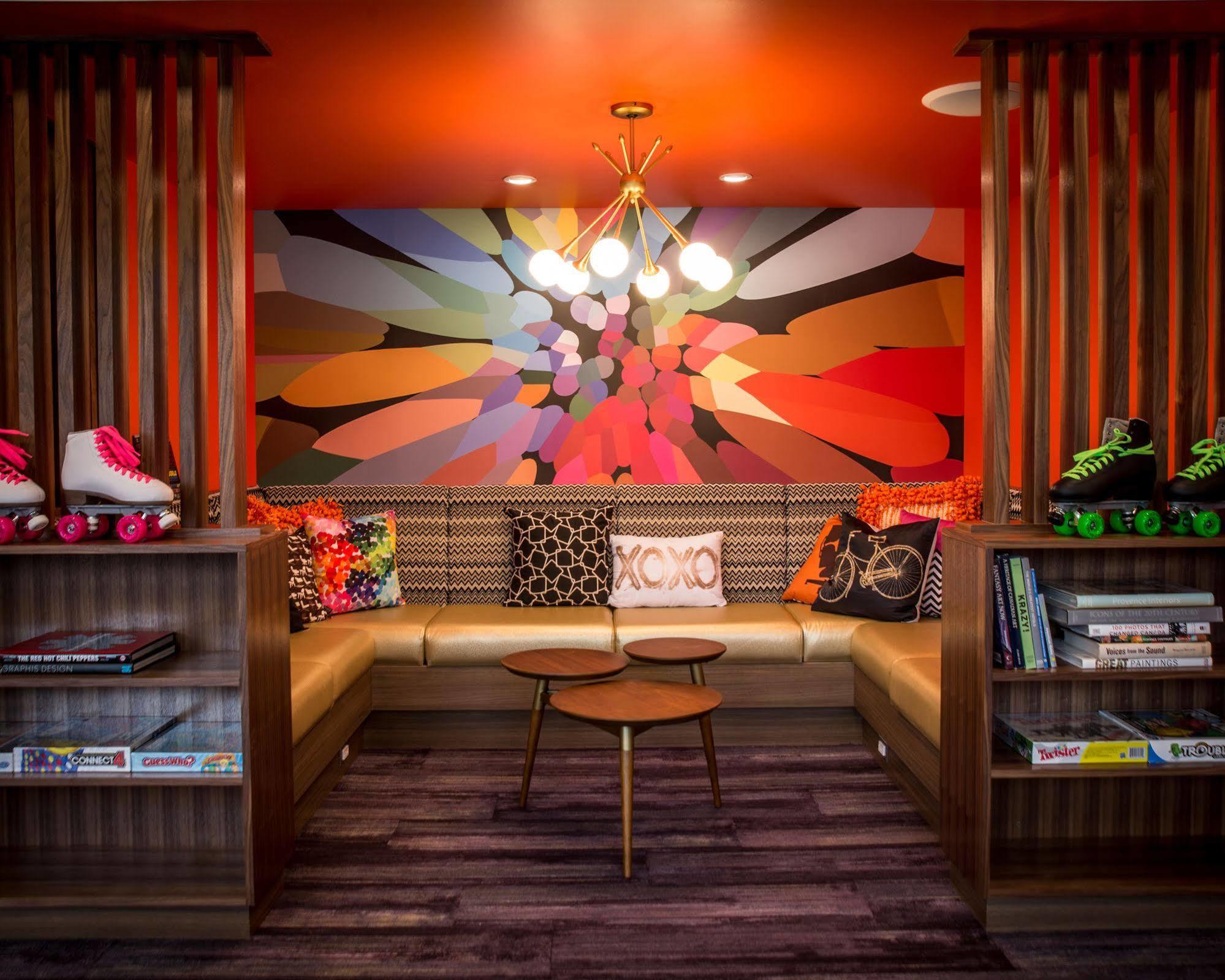Hotel Zed เคโลว์นา ภายนอก รูปภาพ