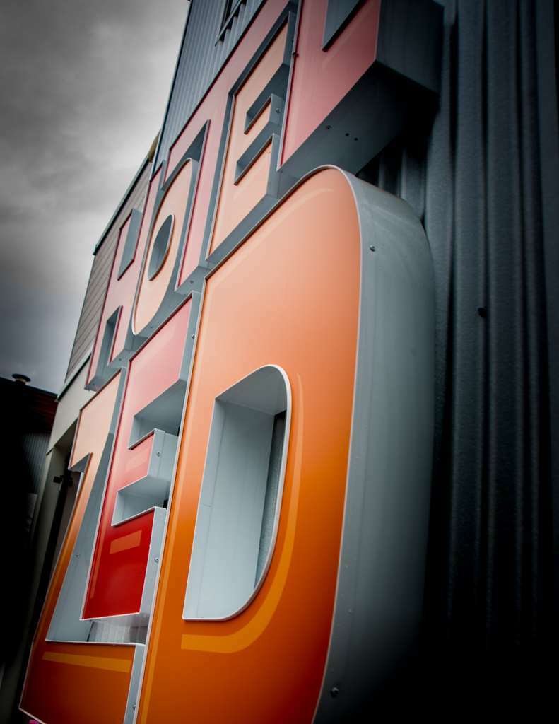 Hotel Zed เคโลว์นา ภายนอก รูปภาพ